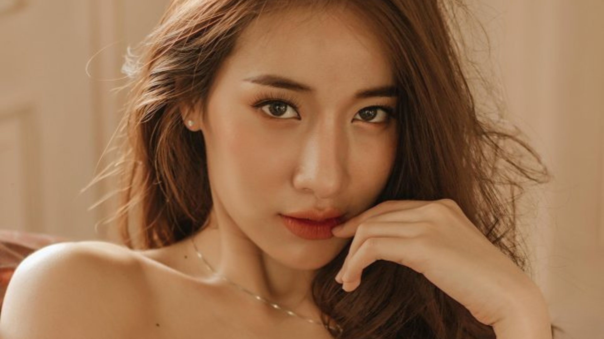 วันนี้จะพามาดูนางแบบไทยที่ทั้งสวยและเซ็กซี่มีเสน่ห์มากๆ เธอมือชื่อว่า น้องมุก พิชานา อยู่สุข  นางแบบสาวที่มีสัดส่วน 33-24-33 ที่ตรงสเปคของหนุ่มไทย มีส่วนสูงอยู่ที่ 165 ซม. อยากดูรูปเธอเยอะๆ ก็เข้าไปติดตามเธอได้ที่ช่องทาง