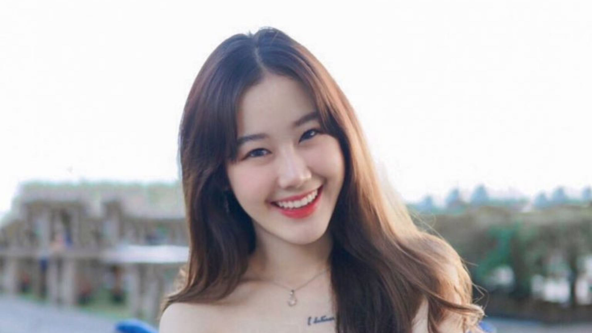 มาดูความน่ารักของ น้องหนิงๆ สมาชิกวง daisydaisy ที่พกความหมวยและรอยยิ้มสวยๆ มาฝากหนุ่มๆและแฟนคลับ โอตะทั้งหมด เห็นเธอยิ้มแล้วก็เผลอยิ้มตามไปด้วย