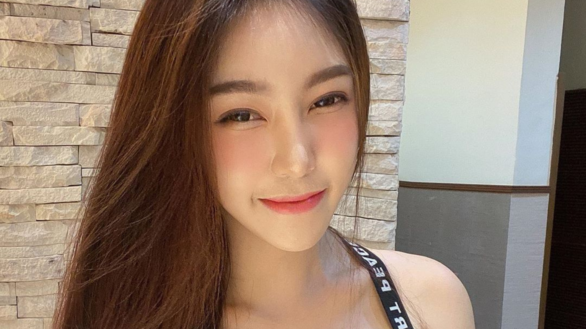 มาส่องสาวไทยแนวเซ็กซี่นิดๆ เห็นแล้วกระชุ่มกระชวย เธอคนนี้มีผู้ติดตามในไอจีหลักแสน ก็เด็ดขนาดนี้ ไม่ติดตามไม่ได้แล้ว เปิดวาร์ป ให้ด้วยเลยแล้วกัน