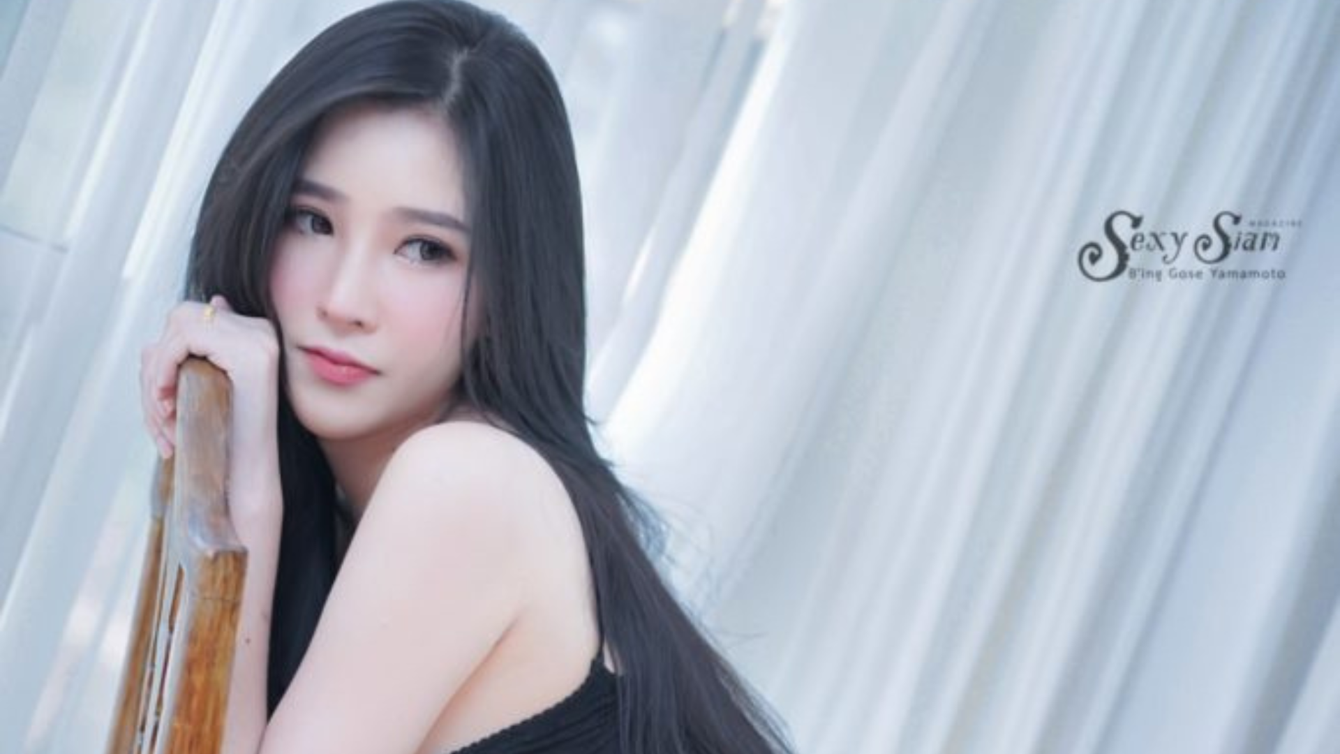 วันนี้มาส่องนางแบบเซ็กซี่ สุกัญญา กออิน หรือ น้องหมวย สาวอึ๋ม ที่บอกได้เลยว่าท่าโพสต์ของเธอมันช่างยั่วกิเลสซะเหลือเกิน เห็นแล้วหน้ามืดตามัวกันเลยทีเดียว