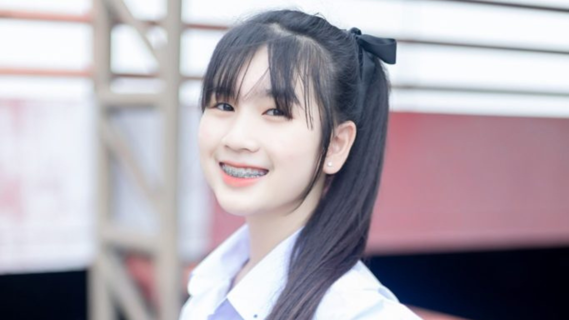 นักเรียนน่ารัก น้องหนิง สาวน้อยยิ้มหวาน จาก กทม. ตอนนี้เธอน่าจะเรียนอยู่ที่ โรงเรียนธัญบุรี อยากได้วาร์ปใช้มั้ย จัดให้