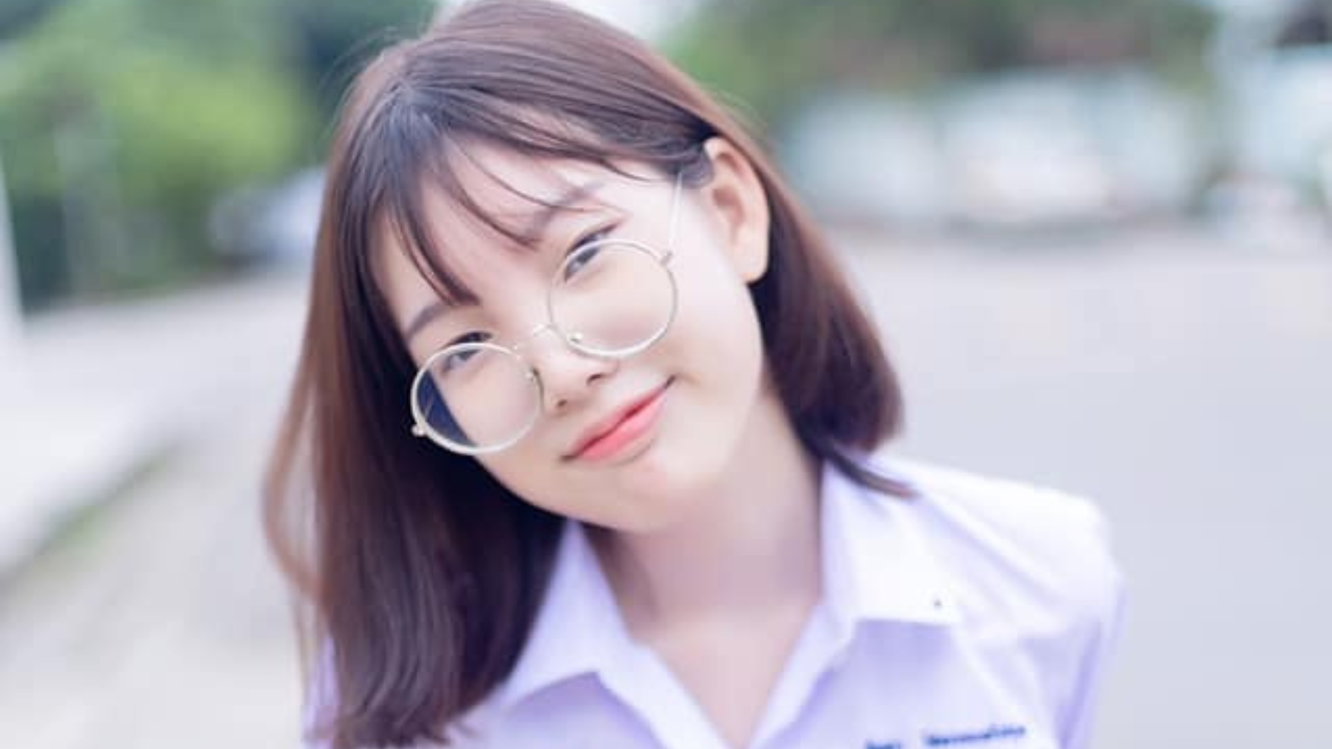 เด็กเรียนอย่างหนูก็มีหัวใจนะ เธอมาพร้อมกับความหมวยแบบเต็มสิบเลยทีเดียว ตัวเล็กๆน่ารักจริงๆเล้ย แถมใส่ชุดนักเรียน