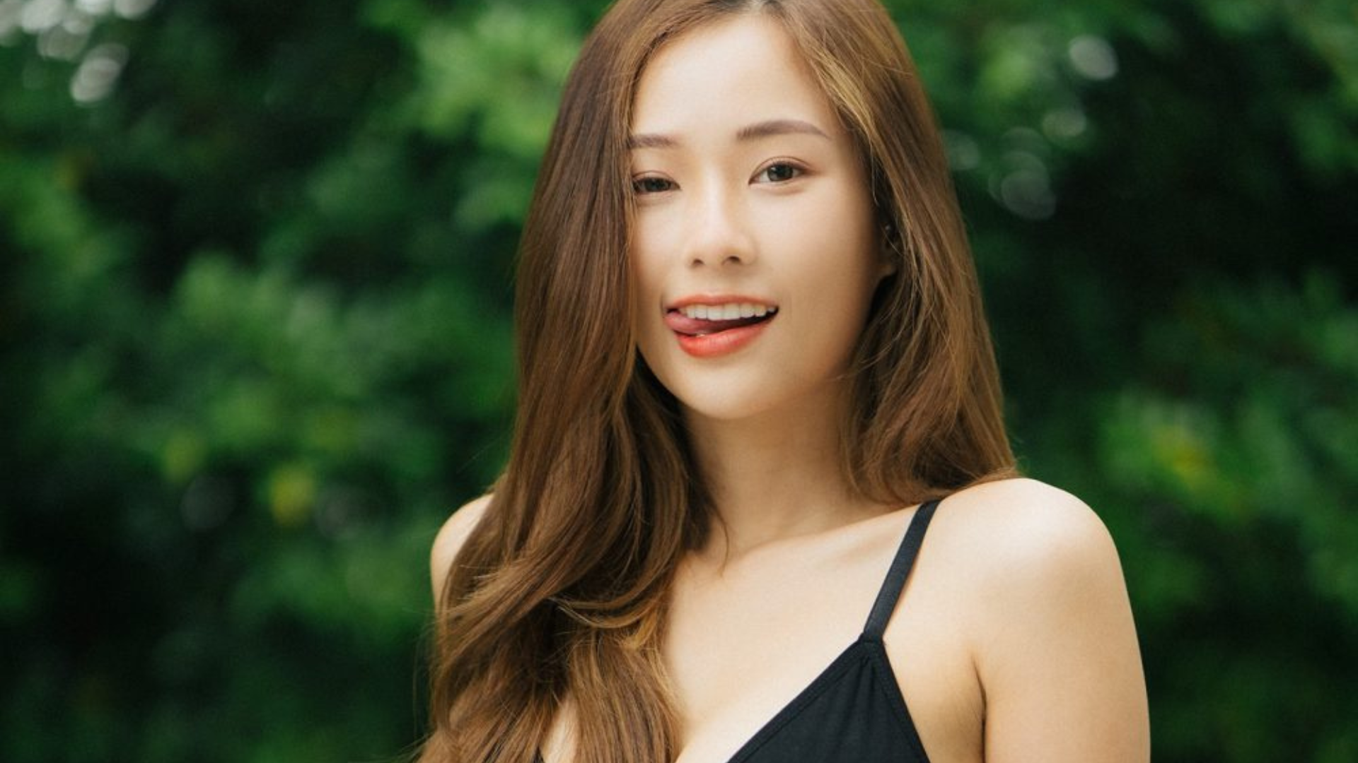 สาวหน้าหมวย สุดแซบ เธอเป็นนางแบบตัวเล็กๆ แต่ซ่อนความเผ็ดร้อนเอาไว้อย่างแนบเนียน